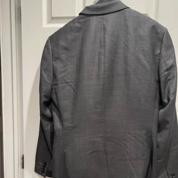 Express Suit - Picture 3 of 5